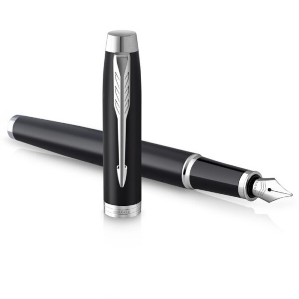 PLUMA PARKER IM ESSENTIAL F NEGRO CON DETALLES CROMADOS