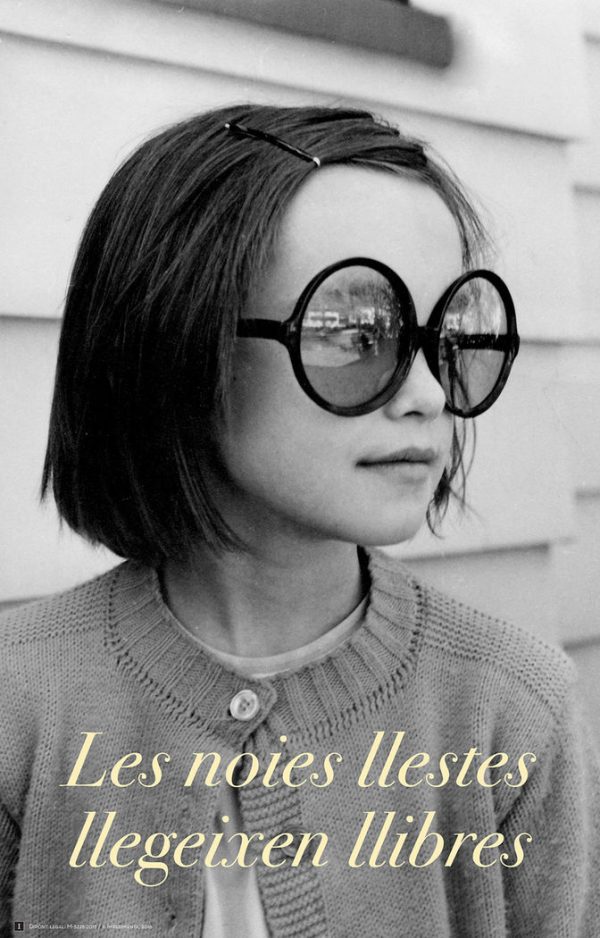 CARTEL LES NOIES LLESTES LLEGEIXEN LLIBRES
